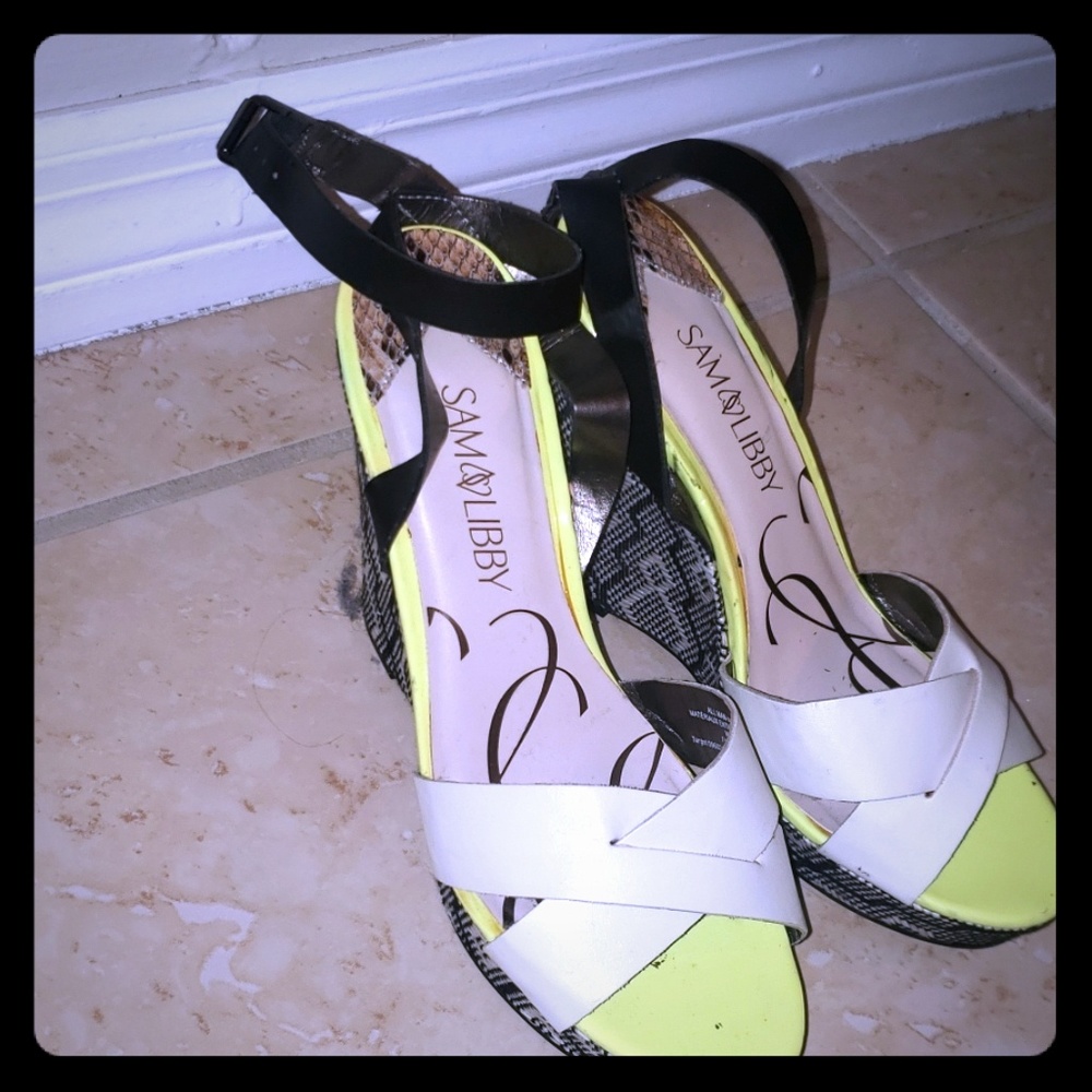 Black and bone wedges